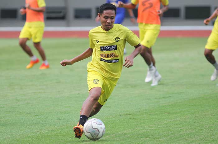 Evan Dimas ketika berlatih bersama Arema FC di Stadion Jatidiri Semarang musim 2022/2023 lalu. BASKORO SEPTIADI/JAWA POS RADAR SEMARANG