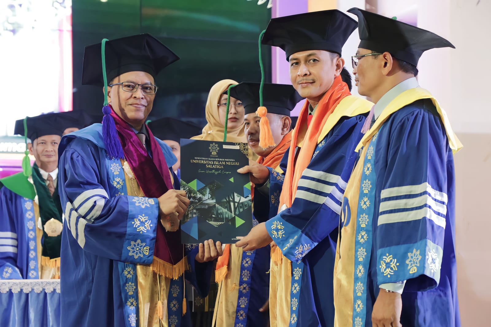 Pengukuhan dilakukan langsung oleh Rektor UIN Salatiga di Auditorium UIN Salatiga. NURFAIK NABHAN/Jawa Pos Radar Semarang