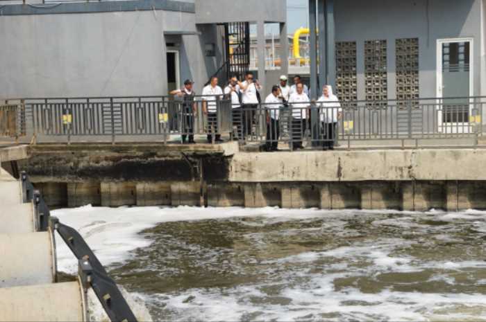 Wali Kota Semarang, Hevearita Gunaryanti Rahayu saat meninjau Rumah Pompa Kali Tenggang, Rabu (15/10/2023).&nbsp;