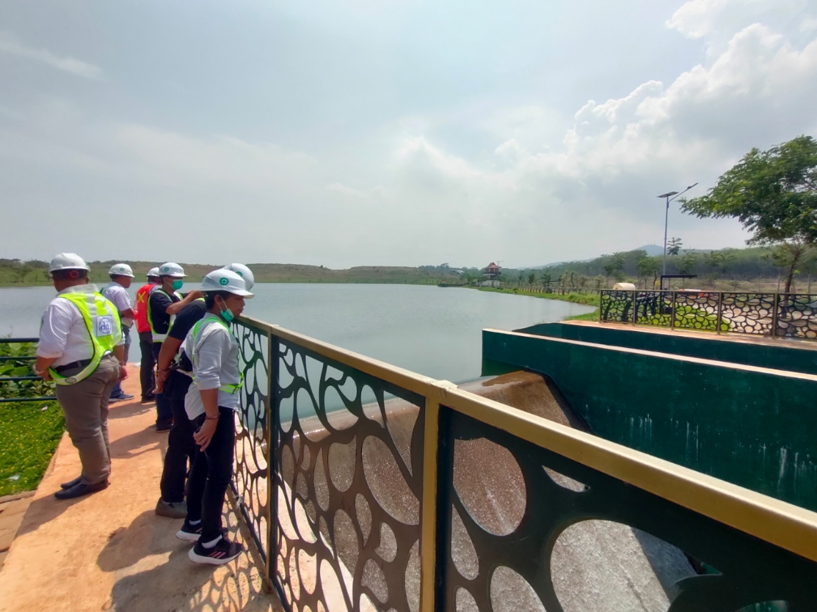 PENAMPUNGAN AIR: Kondisi terkini Reservoir KITB yang sudah beroperasi. (Riyan Fadli Jawa Pos Radar Semarang)