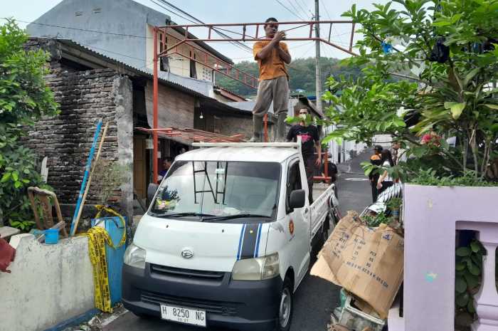 Kediaman korban Tri Yulianto yang ditemukan tewas gantung diri di dalam kamar rumahnya, di Jalan Trangkil, Kecamatan Banyumanik, Kamis (16/11). (M HARIYANTO/JAWA POS RADAR SEMARANG)