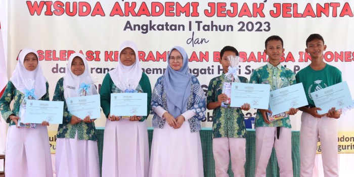 LULUS : Angkatan pertama Akademi Jejak Jelantah yang lulus sebagai generasi peduli lingkungan.
