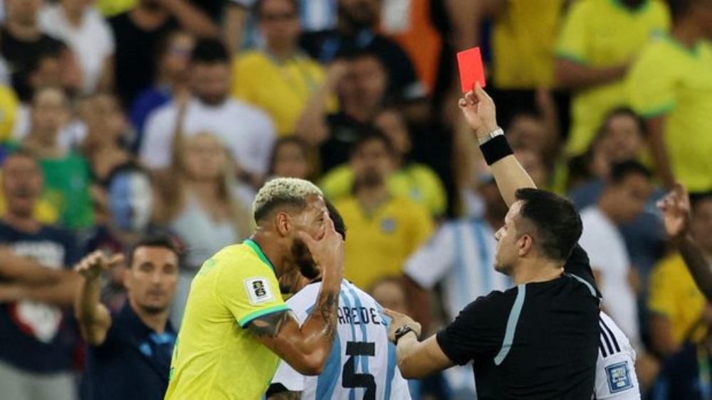 Laga Brazil vs Argentina berjalan panas