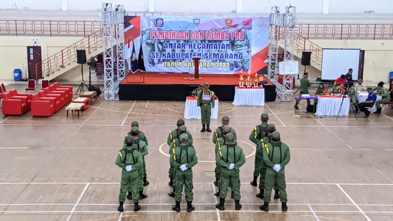 Lomba PBB yang diikuti anggota Satlinmas 19 kecamatan di Gor Pandanaran Wujil