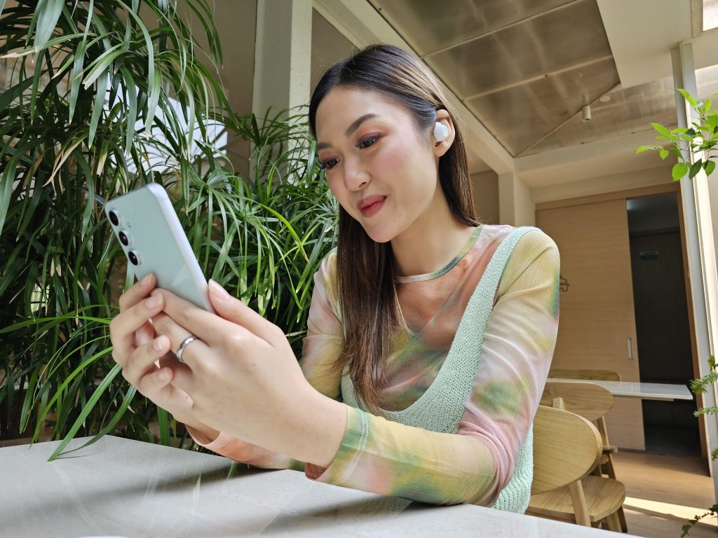 Sederet keunggulan desain serta durabilitas dari Galaxy S23 FE menjadi daya tarik tersendiri bagi pengguna di kalangan anak muda