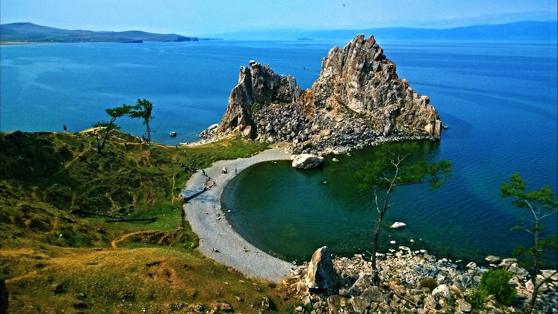 Danau Baikal merupakan danau terdalam di dunia
