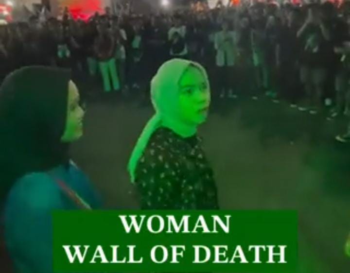 Gokil! Cewek-Cewek ini Berani Moshing di Gigs Metal, Buktikan Musik itu Genderless