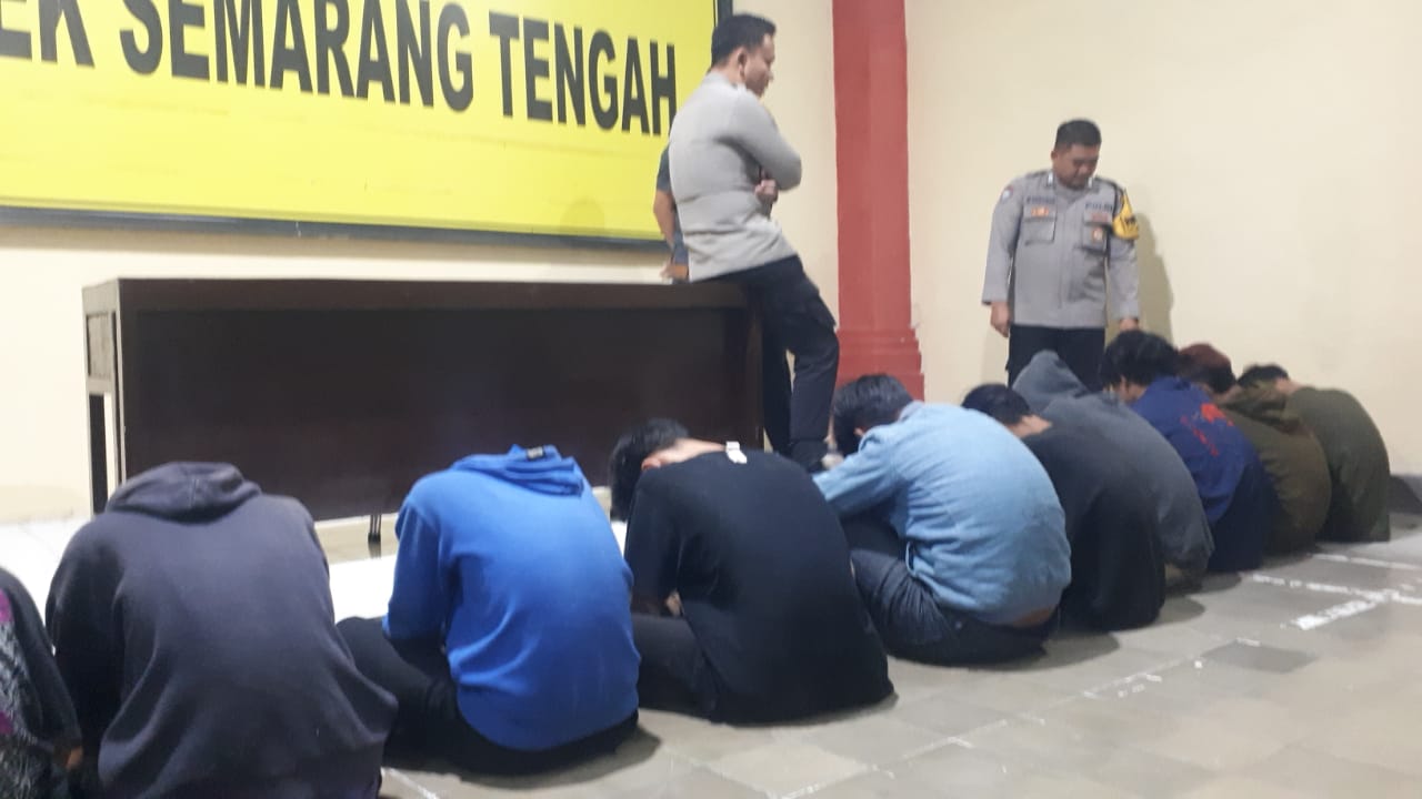 Para anggota Geng 14Ruwett saat diamankan di Mapolsek Semarang Tengah. Adityo Dwi/Jawa Pos Radar Semarang