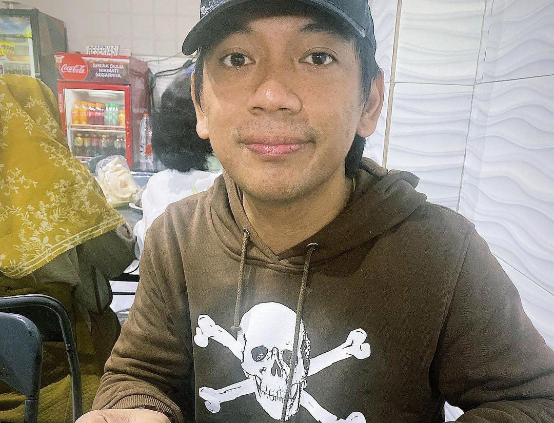 Sang Vokalis, Rian Ekky Pradipta menceritakan tentang kisah yang melatarbelakangi ia menciptakan lagu tersebut