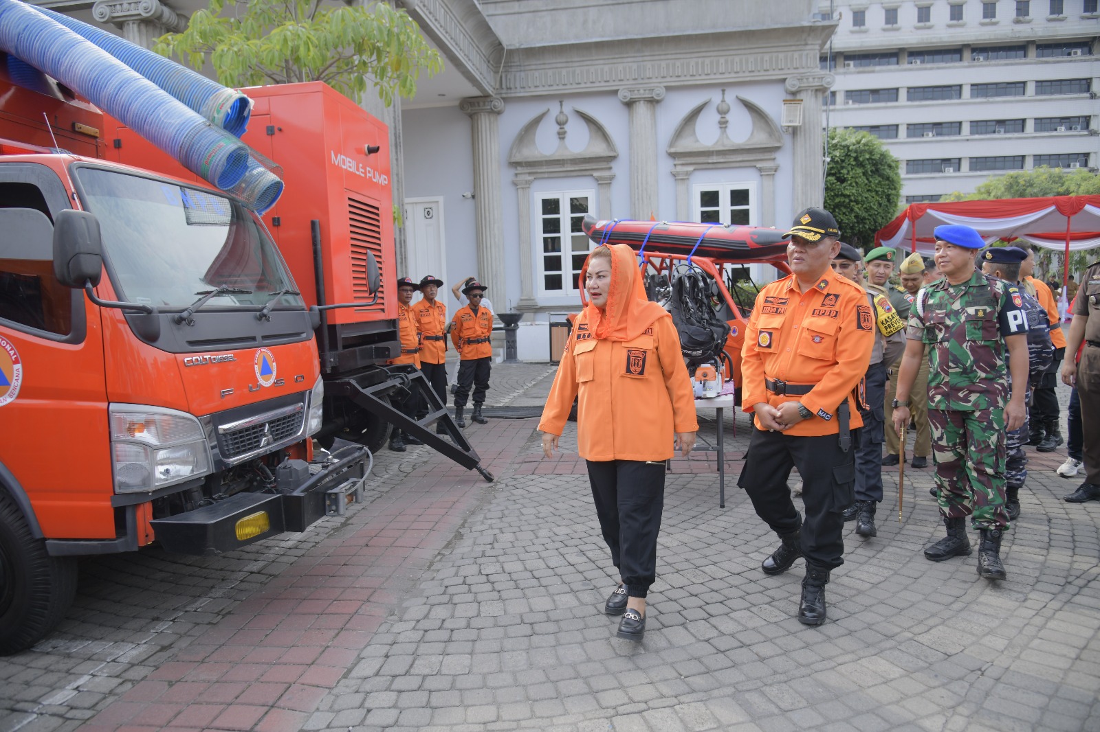 Walikota Semarang, Hevearita Gunaryanti Rahayu saat kegiatan Apel Gladi Lapangan Kesiapsiagaan Menghadapi Musim Hujan di halaman Balai Kota Semarang, Senin (27/11).