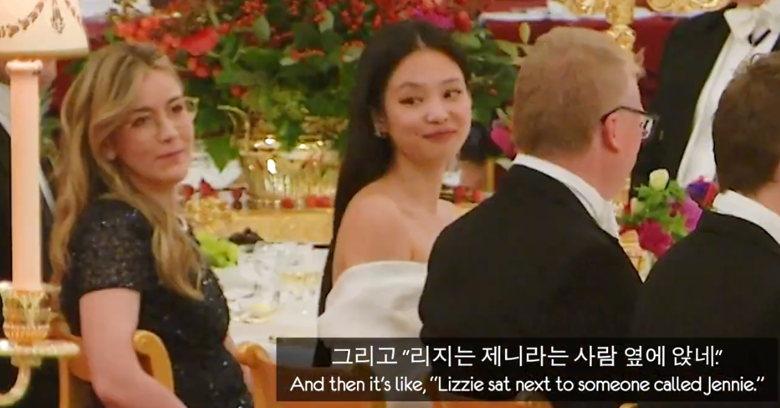 Lizzie Kendal, istri YouTuber Ollie Kendal duduk bersebelahan dengan Jennie BLACKPINK di acara jamuan makan malam Kerajaan Inggris. (Screenshot YouTube: 영국남자 Korean Englishman)