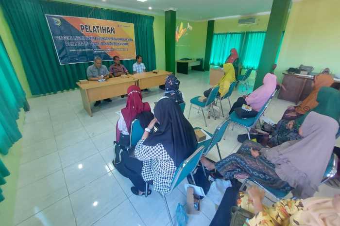 Sekretaris Dindagkop UKM Pemkab Demak Sunoto mengingatkan pelaku UMKM lebih melek teknologi dalam pemasaran produk UMKM secara online. (Wahib&nbsp;Pribadi/Jawa Pos Radar Semarang)