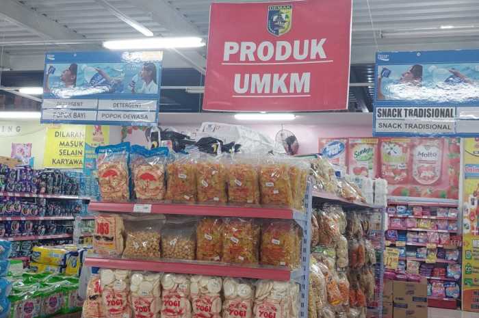 Produk UMKM Kabupaten Demak dijual di Swalayan Aneka Jaya Demak. (Wahib&nbsp;Pribadi/Jawa Pos Radar Semarang)