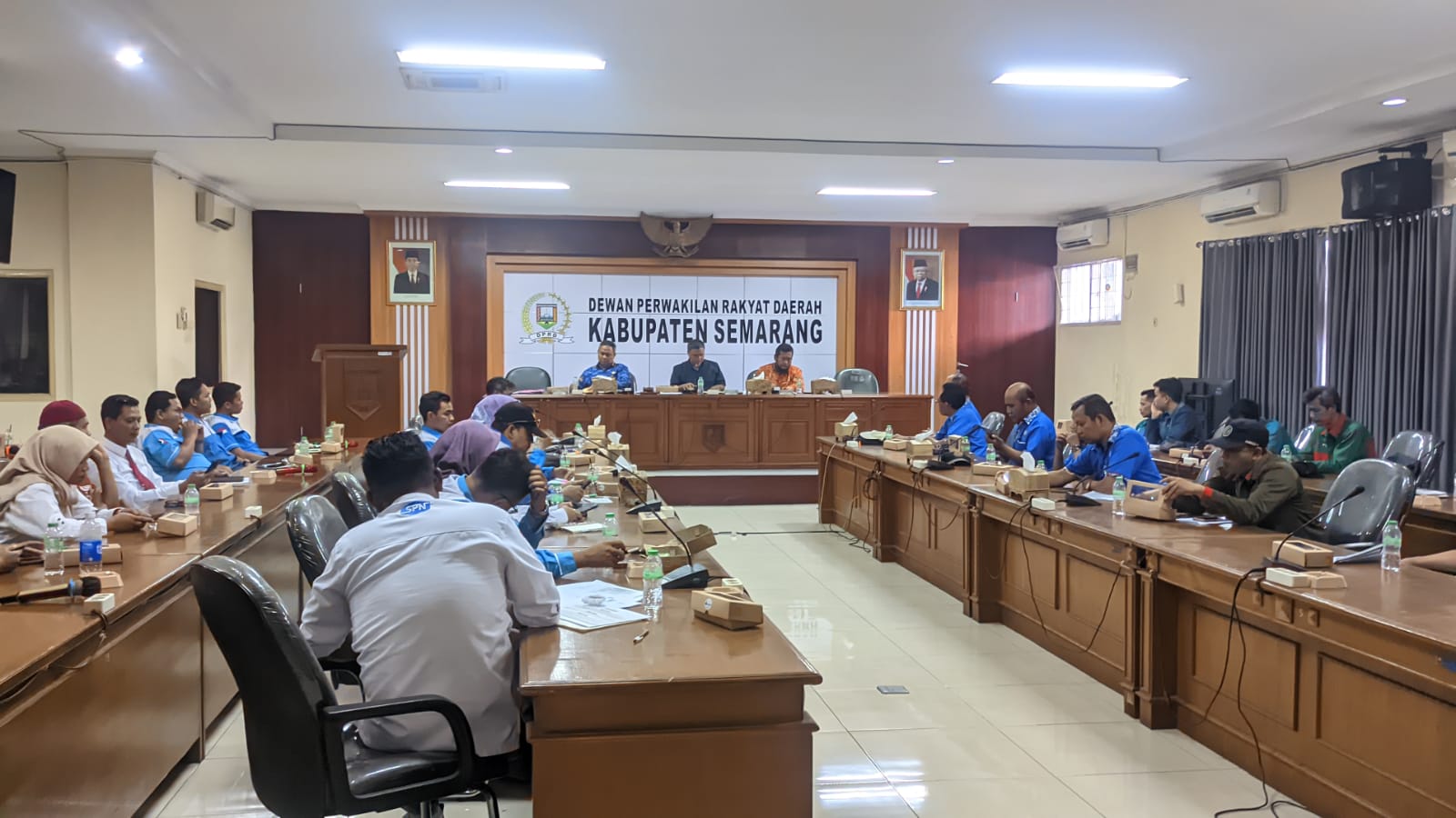 Proses audiensi serikat pekerja dengan DPRD Kabupaten Semarang