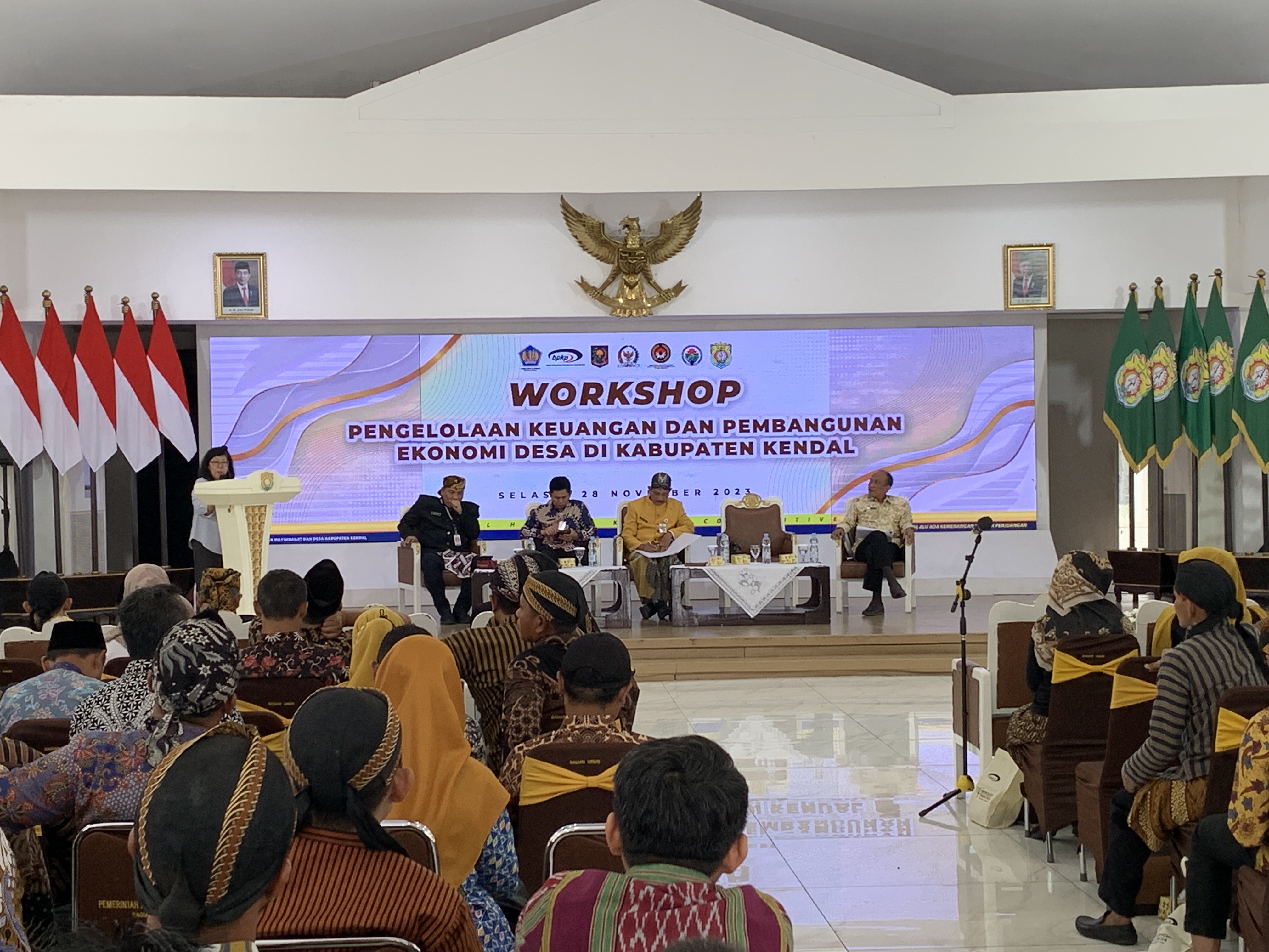 Workshop pengelolaan keuangan dan pembangunan ekonomi desa di Pendopo Tumenggung Bahurekso.