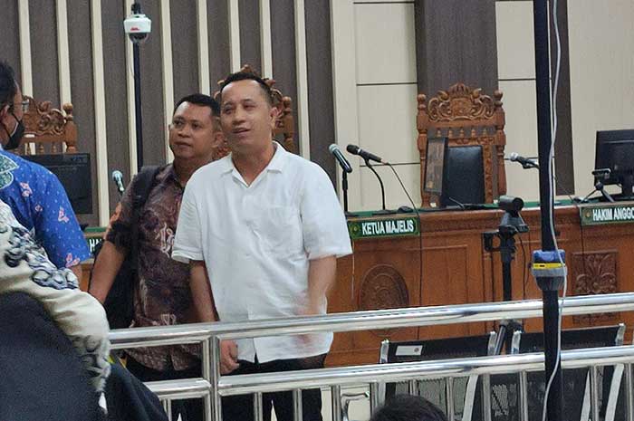 Bernard Hasibuan menjadi saksi dalam sidang lanjutan kasus suap proyek DJKA di Pengadilan Tipikor Semarang, Kamis (30/11).&nbsp;IDA FADILAH/JAWA POS RADAR SEMARANG