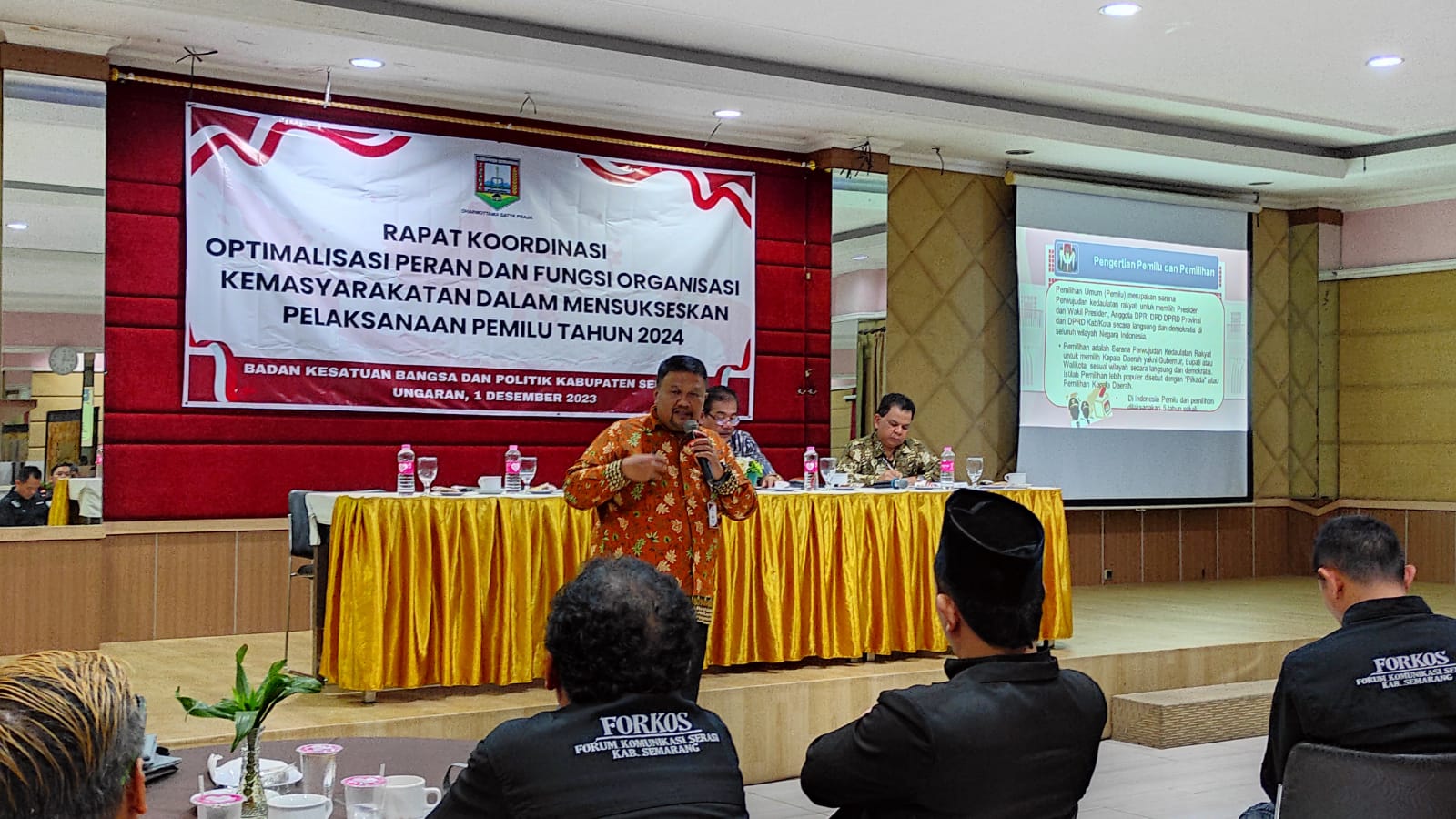 Ketua KPU saat menyampaikan informasi terkait tahapan dan pelaksanaan pemilu ke para ormas