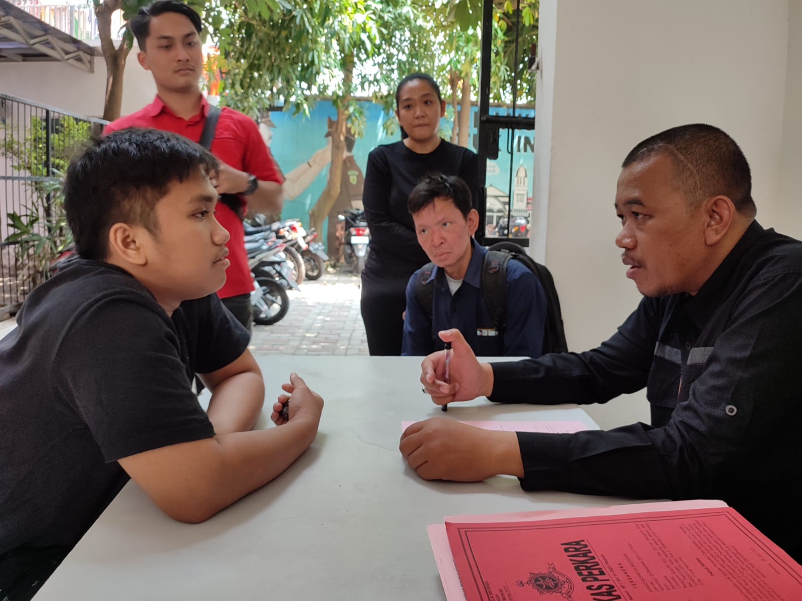 Terdakwa Ahmad Nashir kasus tewasnya anak PJ Papua Pegunungan berinisial ABK saat dilimpahkan ke Kejari Kota Semarang.