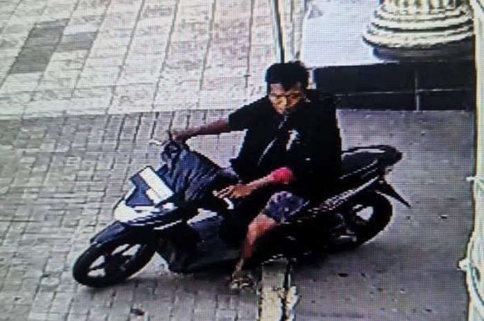 Pelaku curanmor di Balai Kota Semarang terekam CCTV.