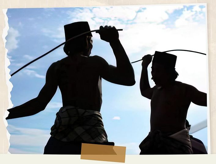 Cambuk Badan Tiban, tradisi memanggil hujan di Tulungagung, Jawa Timur. (Instagram @kemdikbud.ri)