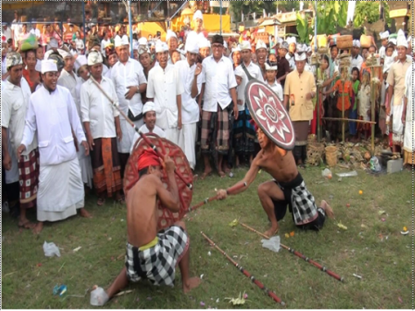 Gebug Ende, tradisi memanggil hujan di Karangasem, Bali. (tourism.karangasemkab.go.id)