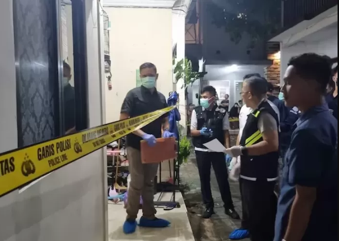 TKP Rumah kontrakan di mana ditemukan jasad 4 anak yang diduga dibunuh oleh ayah kandungnya. (Foto: Radar Solo - jawa Pos)
