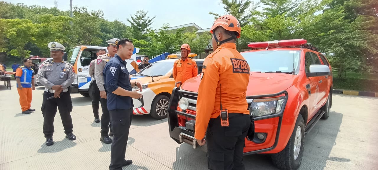 Apel kesiapan Satgas Quick Respon Polres Kendal di Gerbang Tol Kaliwungu.