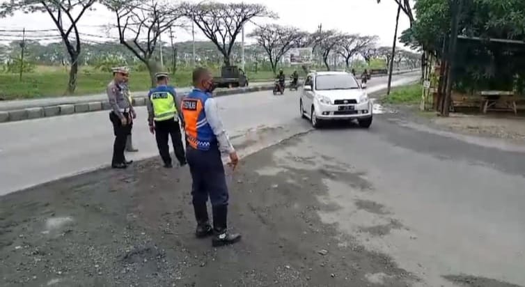 Atasi Kemacetan Genuk-Sayung, Dishub Kota Semarang Bersama Polres Demak Lakukan Rekayasa Lalu Lintas, Jum