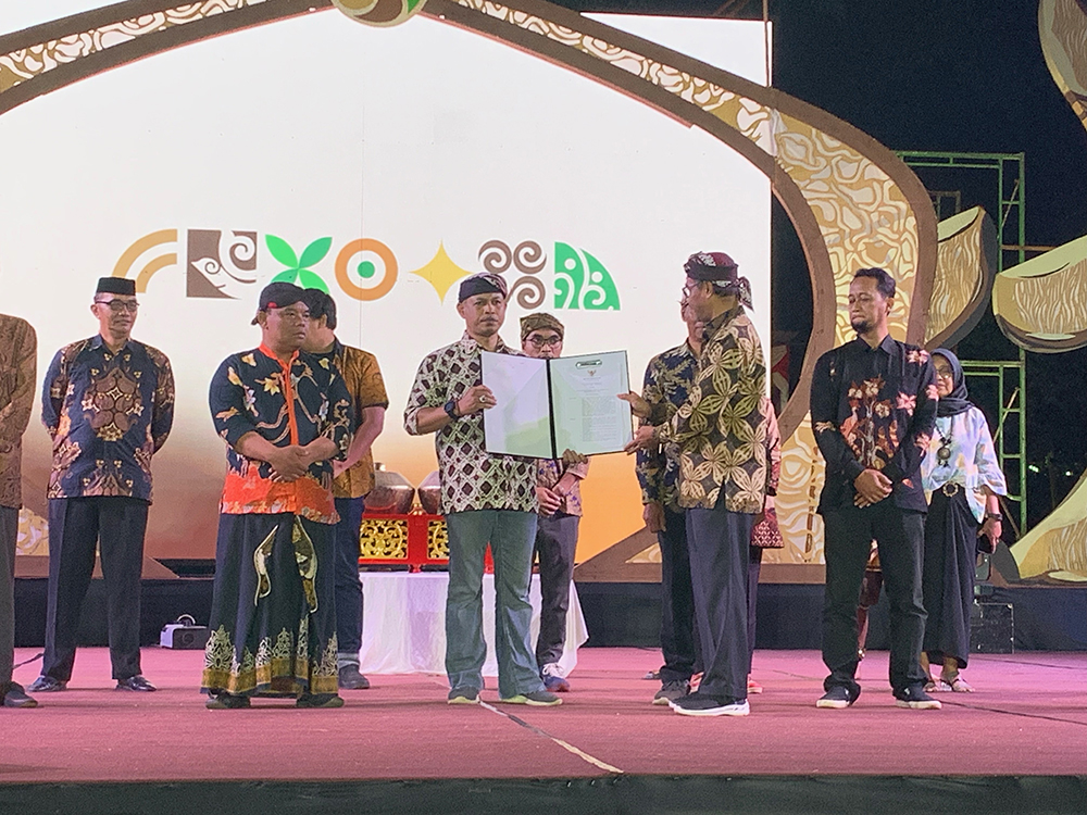 Bupati Temanggung periode 2018-2023 Muhammad Al Khadziq melantik pengurus Dewan Kesenian Daerah (DKD) Kabupaten Temanggung.