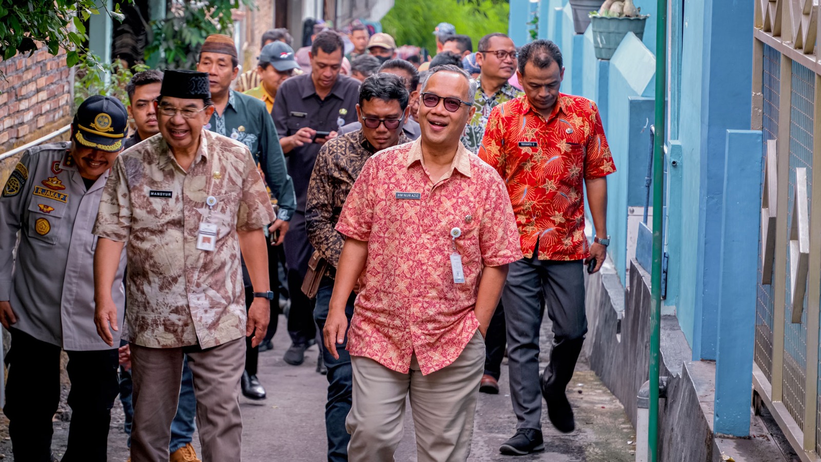 Wali Kota Magelang dr Muchamad Nur Aziz bersama Wakil Wali Kota M Mansyur ketika mengunjungi warganya dari kampung ke kampung.