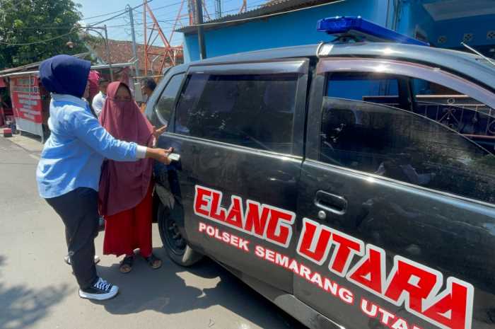 Polisi menangkap terduga pelaku perusakan mobil dinas di halaman parkir gedung Pandanaran Semarang. (M Hariyanto/Jawa Pos Radar Semarang)