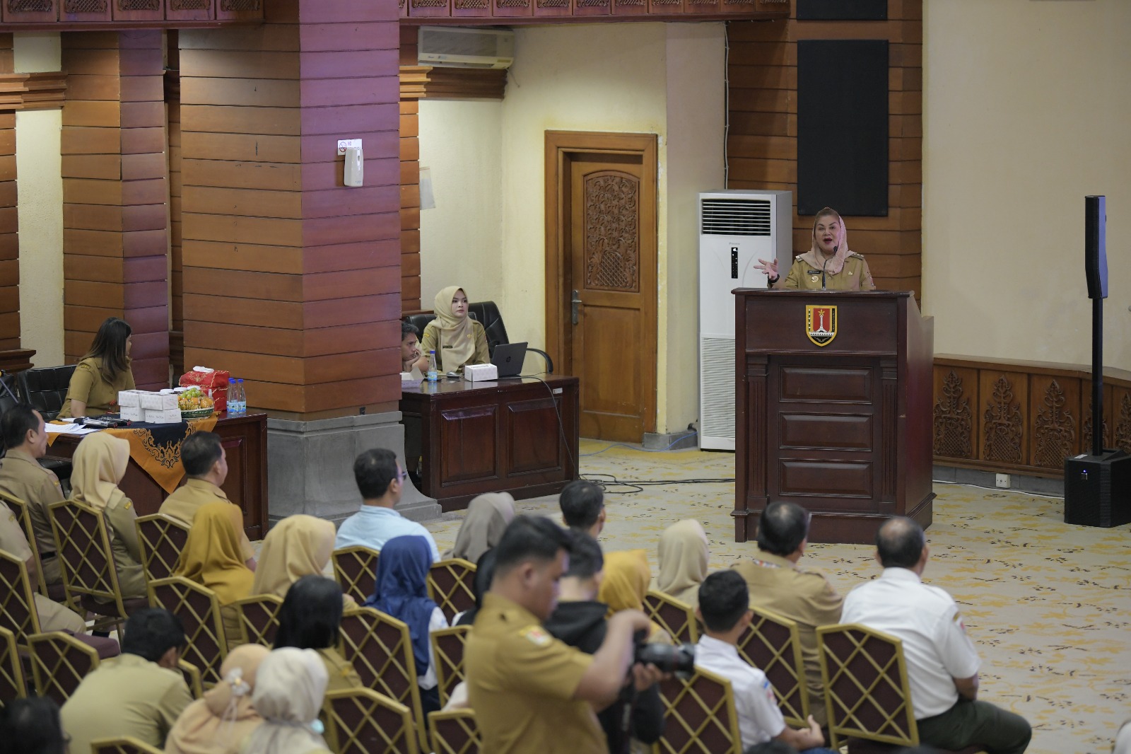 Wali Kota Semarang Hevearita Gunaryanti Rahayu mendorong PNS muda untuk melanjutkan studi ke jenjang yang lebih tinggi.