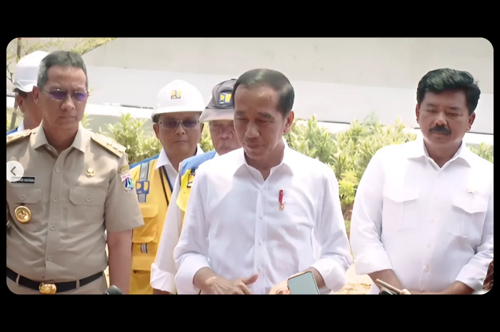 Tanggapan Presiden Jokowi atas kritikan dari BEM UGM terkait spanduk besar tentang dirinya.