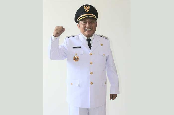 Yasip Khasani.