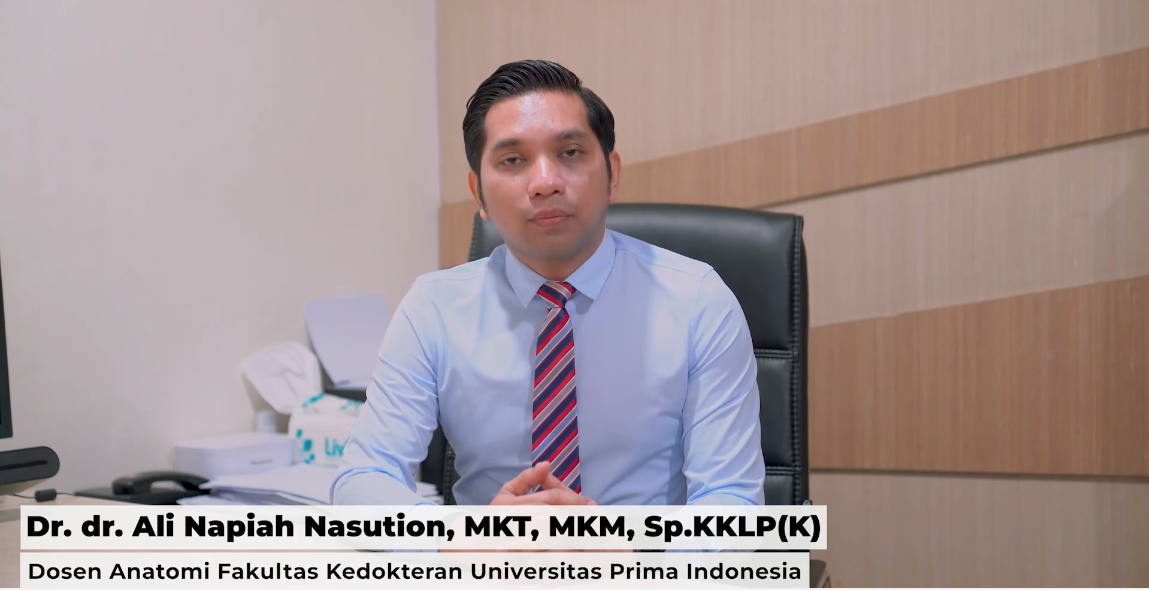 Dosen anatomi FK Unpri, Dr. dr. Ali Napiah Nasution, MKT, MKM, Sp.KKLP (K) beri klarifikasi atas temuan mayat di kampus Unpri. (Instagram @prim.tv)