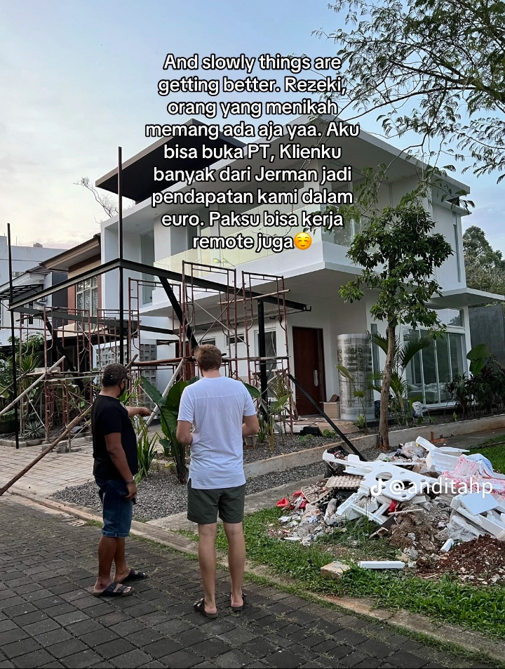 Setelah menikah, Andita dan Marvin menempati hunian baru yang mereka bangun. (TikTok @anditahp)