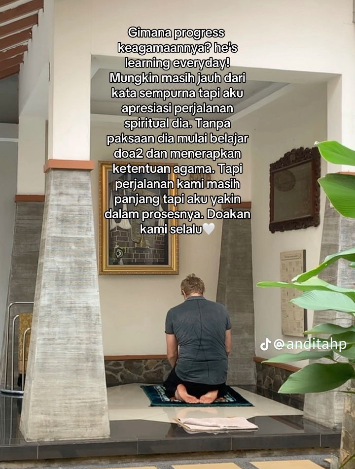 Progress kehidupan keagamaan Marvin setelah menjadi mualaf. (TikTok @anditahp)