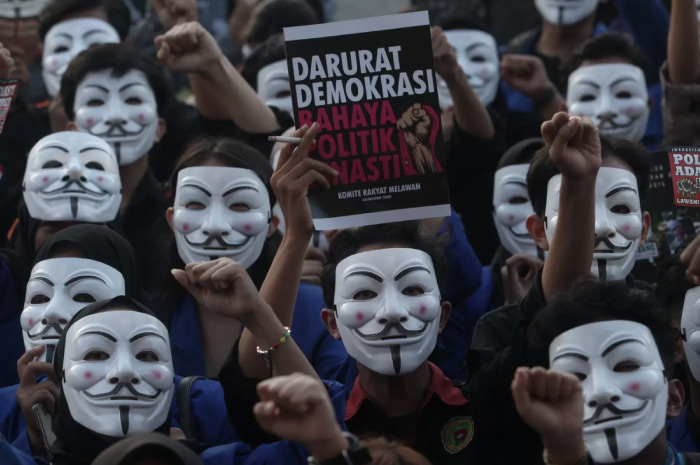Demo mahasiswa tolak politik dinasti.
