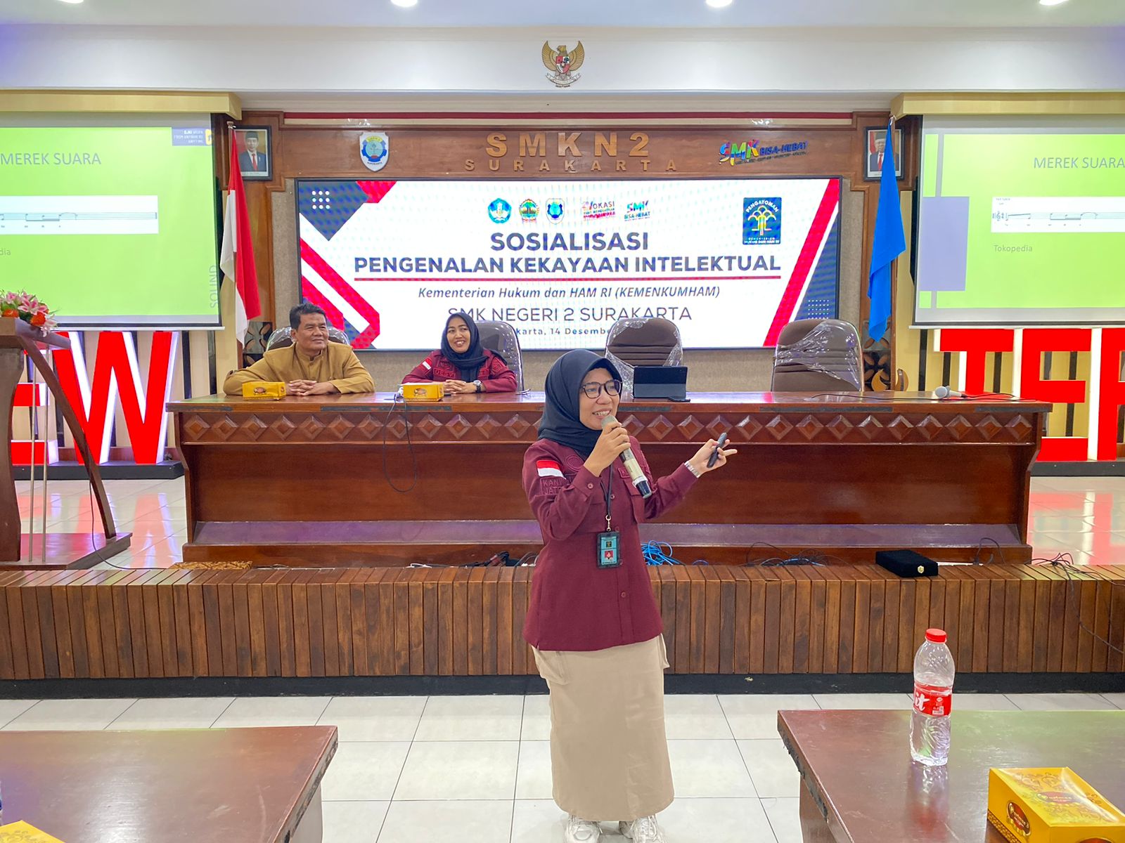 Tim Guru Kekayaan Intelektual (RuKi) untuk memberikan sosialisasi mengenai Kekayaan Intelektual di SMK Negeri 2 dan SMK Negeri 7 Surakarta (15/12).