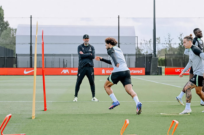 Mo Salah saat latihan bersama rekan-rekannya jelang Big Match Liverpool vs Manchester United.