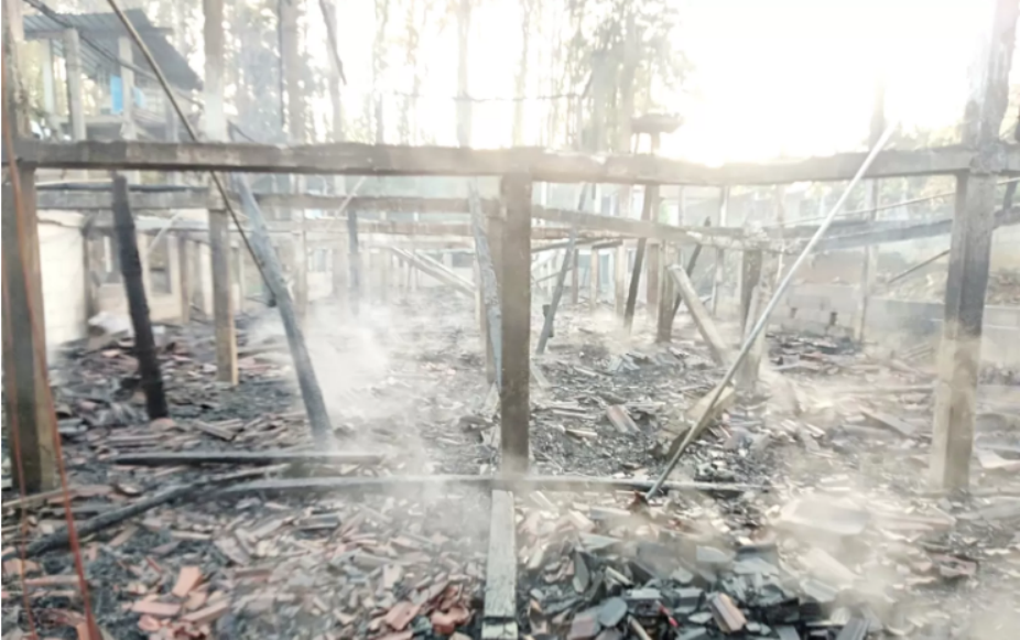 Kandang ayam ludes terbakar di Gayamdompo, Karanganyar Kota, Minggu (17/12/2023). (Foto: Radar Solo)