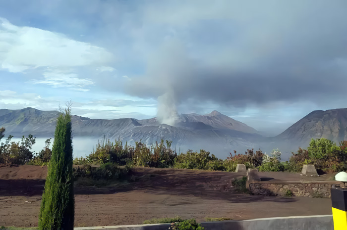 Terpantau peningkatan aktivitas Gunung Bromo belum lama ini.