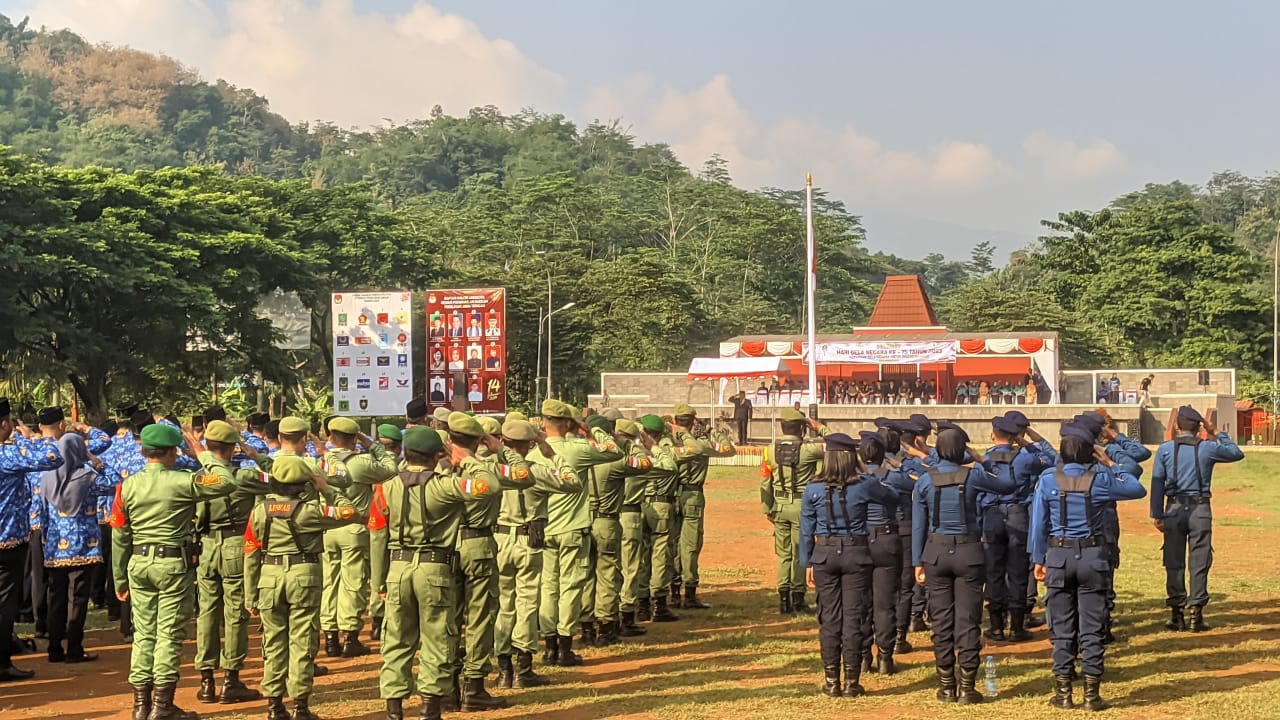 Upacara peringatan Hari Bela Negara di Alun-Alun Bung Karno, Kalirejo