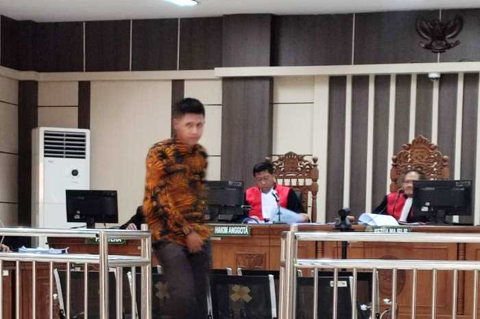 Perwira Urusan Data Akpol, Eko Budi Wijayanto memberikan kesaksian dalam persidangan di Pengadilan Tipikor Semarang, Rabu (20/12).&nbsp;IDA FADILAH/JAWA POS RADAR SEMARANG