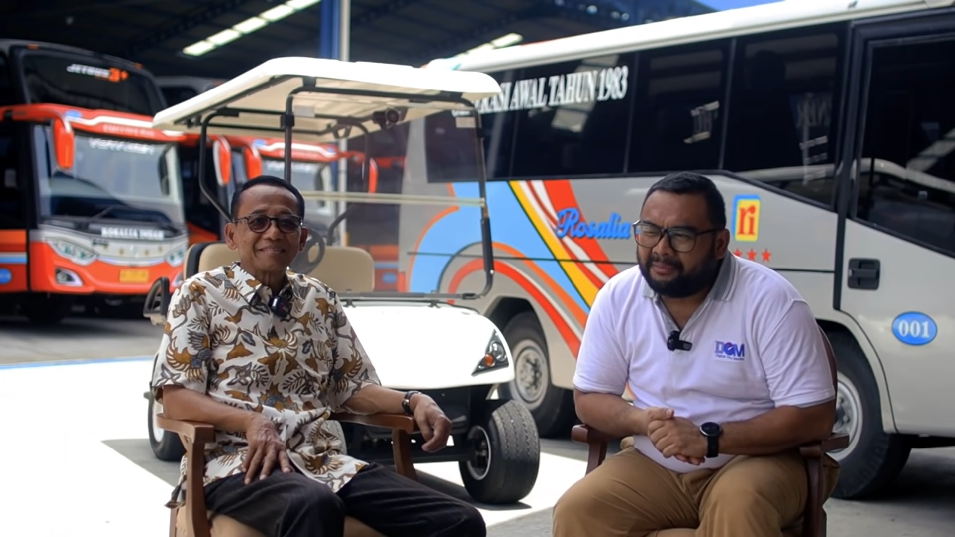 Yustinus Soeroso (kiri) Pendiri Rosalia Indah