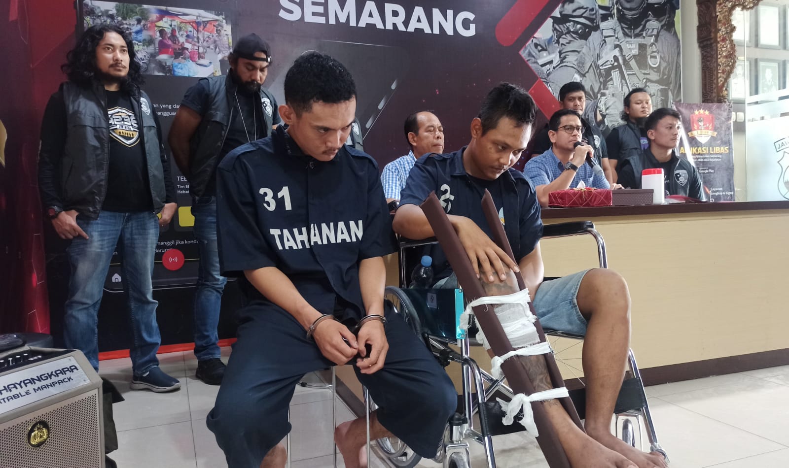 Dito ditangkap dalam penggerebegan disebuah rumah kos di daerah Cebolok, Kecamatan Gayamsari oleh anggota Resmob Satreskrim Polrestabes Semarang, Sabtu (23/12) sekitar pukul 18.30.