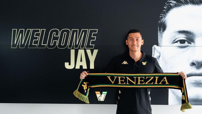 Jay Idzes Saat Diperkenalkan Venezia