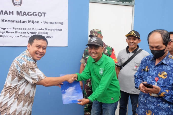 Serah terima aset rumah produksi maggot