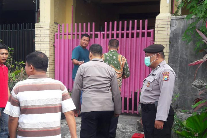 Pagar pink, lokasi tempat kejadian perkara (TKP) pembunuhan dengan cara mutilasi di Jalan Serayu Malang.
