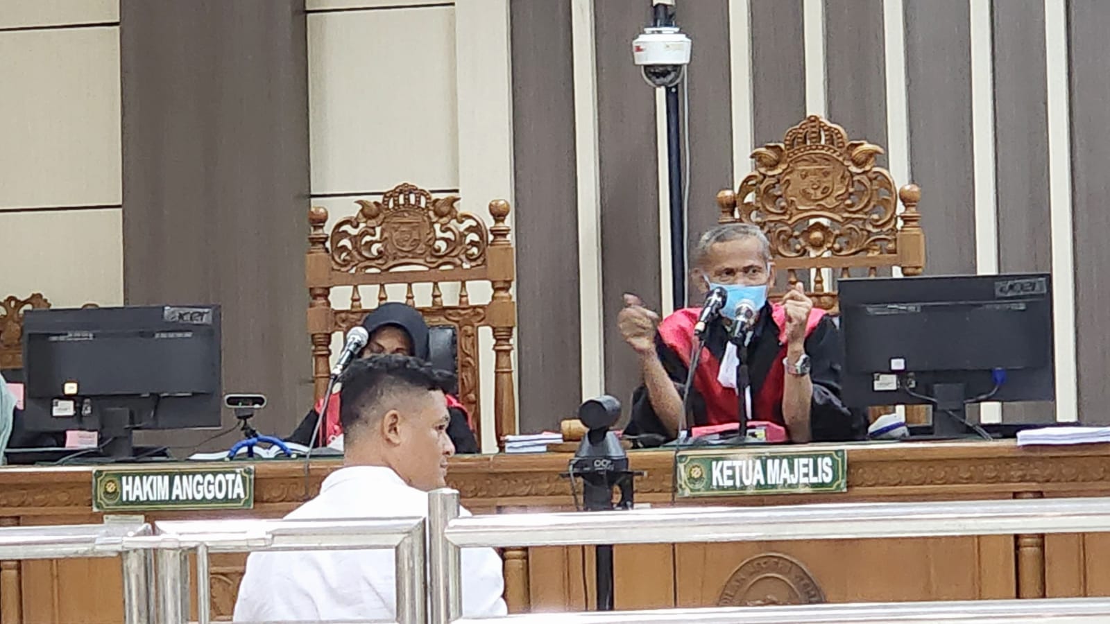 Kepala BTP Jawa Bagian Tengah Putu Sumarjaya menyampaikan pembelaan pada sidang korupsi proyek perkeretaapian di Pengadilan Tipikor Semarang, Kamis (4/12). IDA FADILAH/JAWA POS RADAR SEMARANG